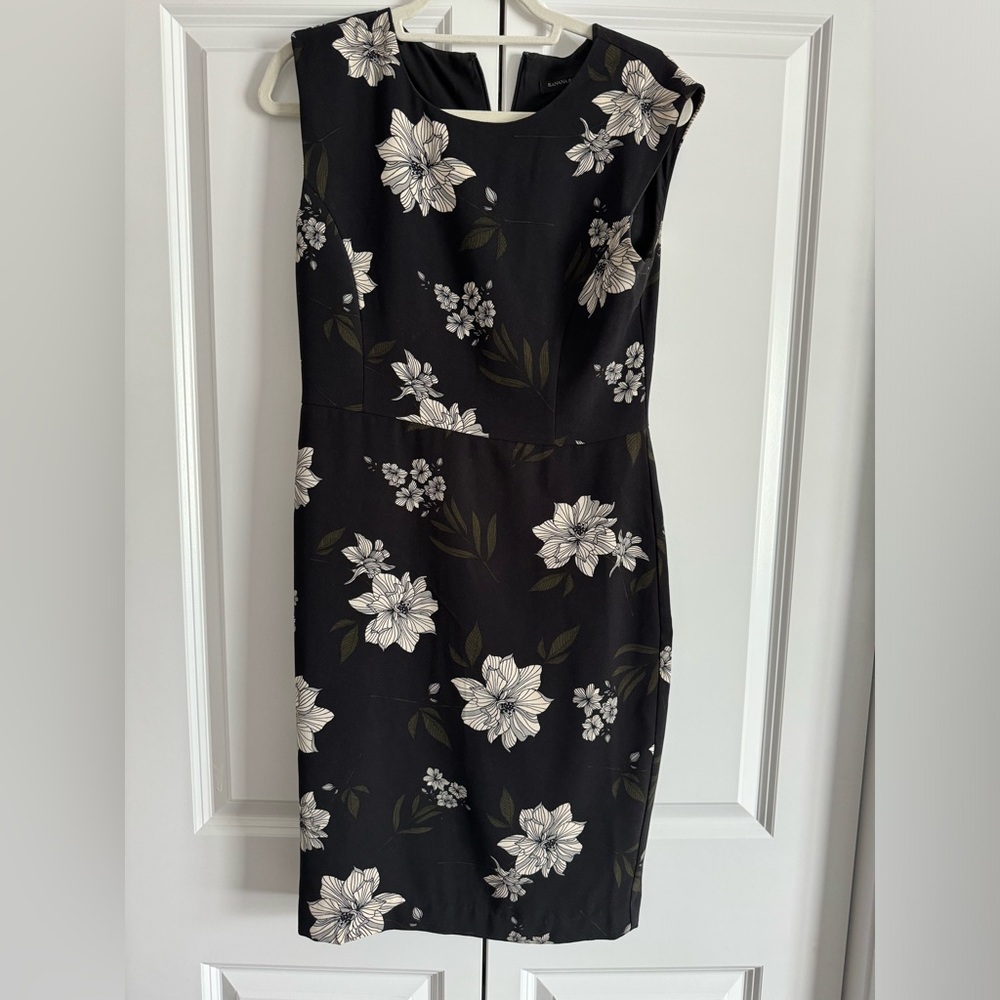 NEW!  Banana Republic Black and White Floral Sheath Dress Size 6 Cap Sleeves